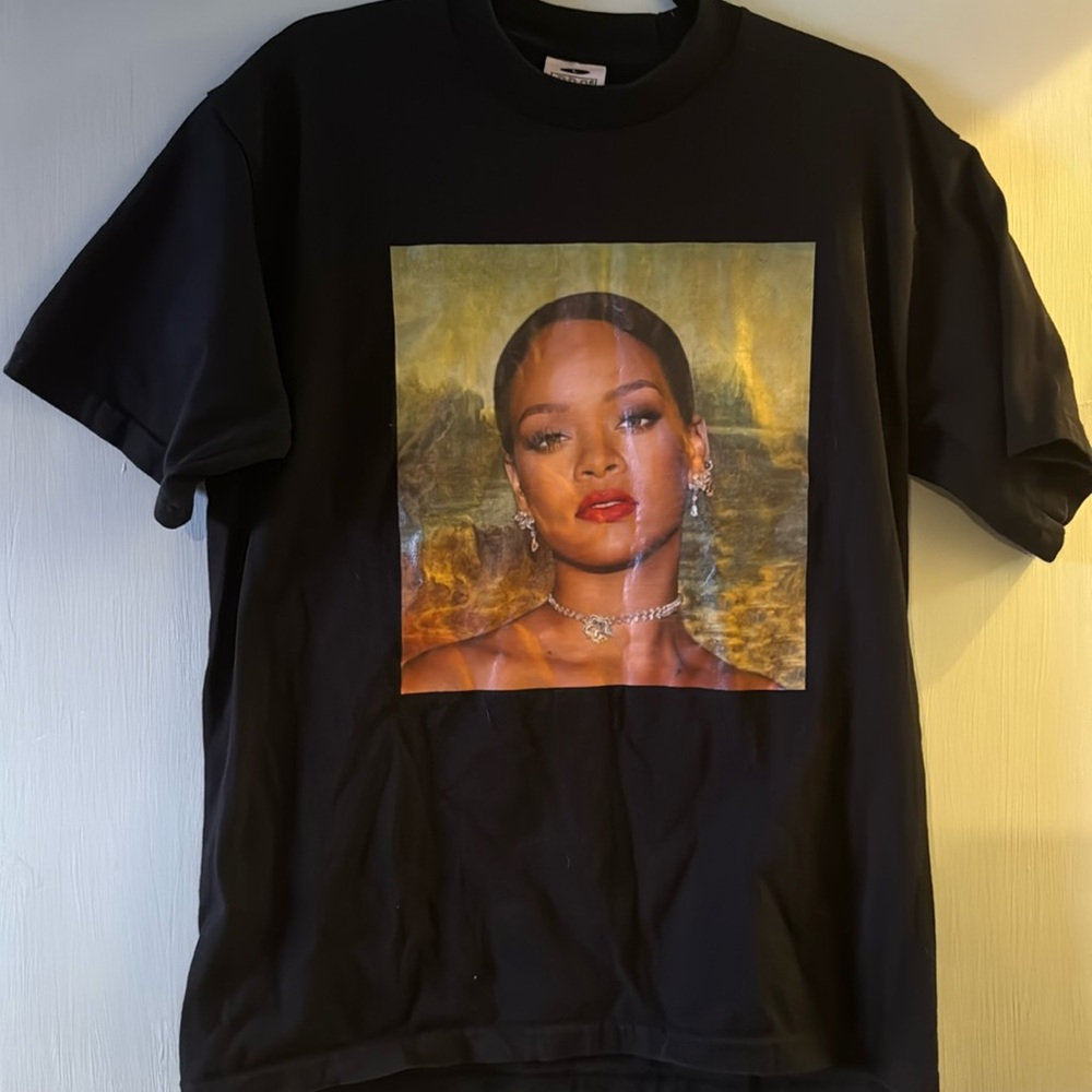 Rihanna shirt Large